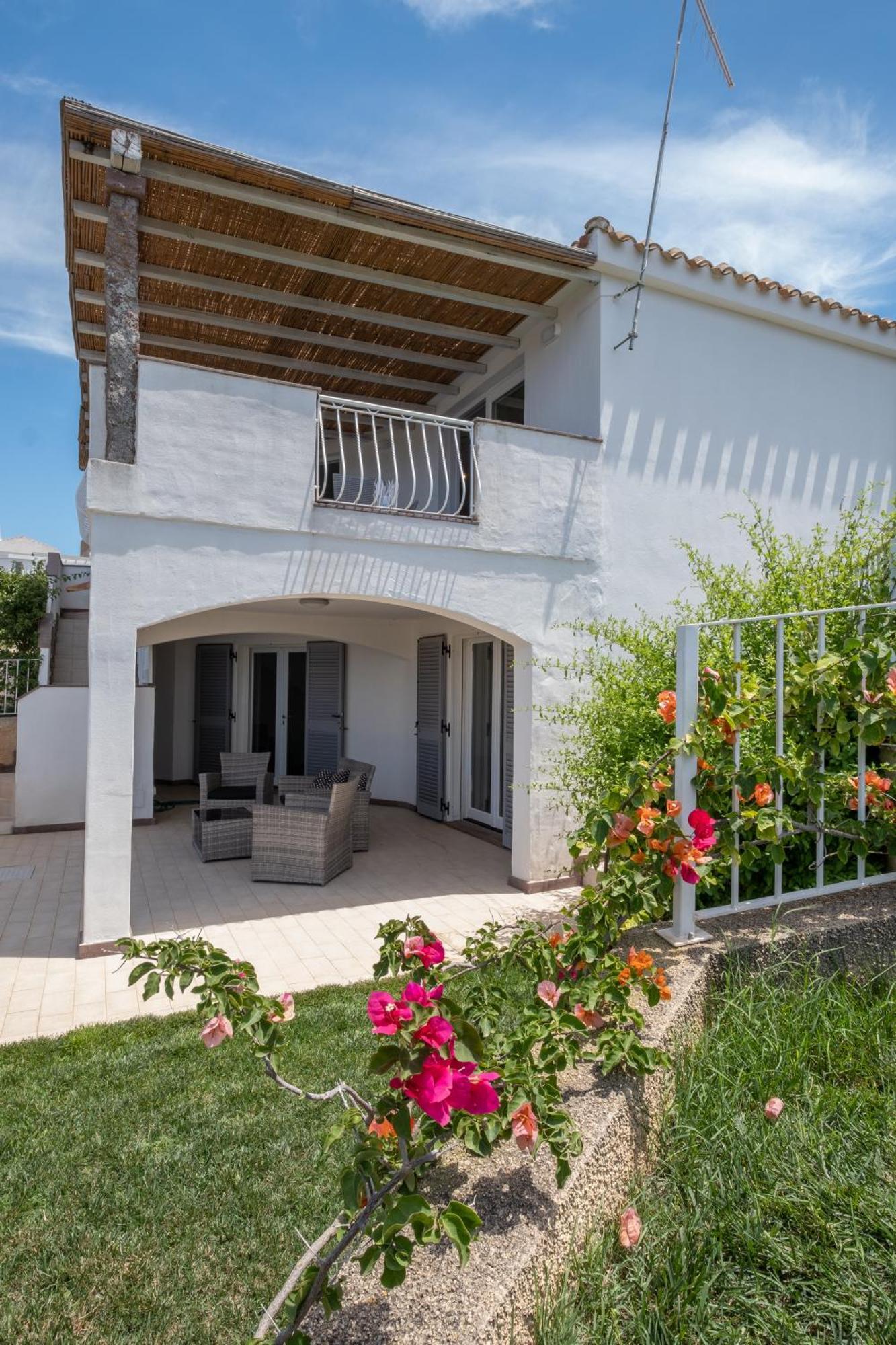 Le Nacchere Dimore A Portata Di Mare Calasetta Exterior photo